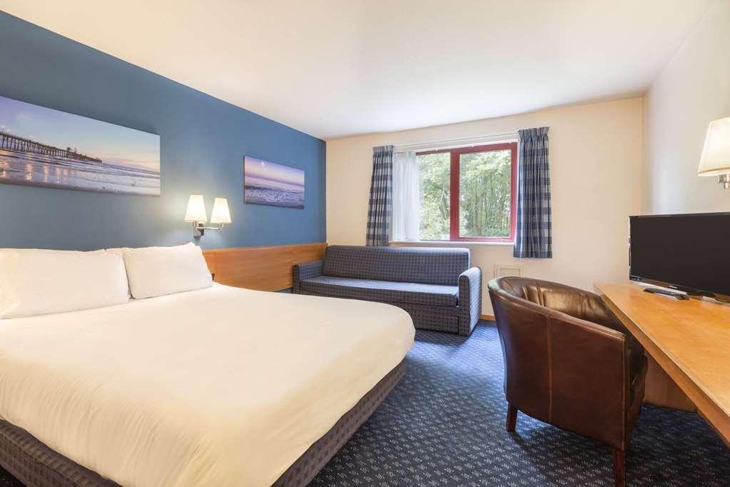 Days Inn Magor Room photo