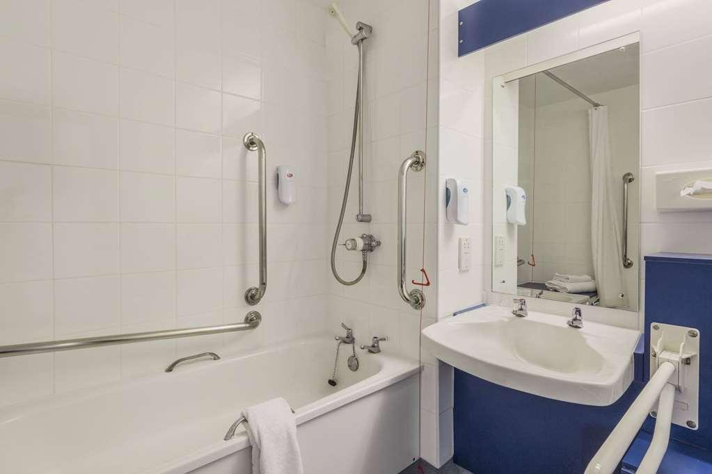 Days Inn Magor Room photo