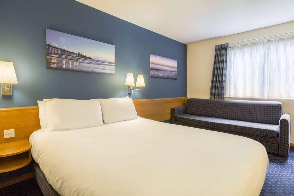 Days Inn Magor Room photo
